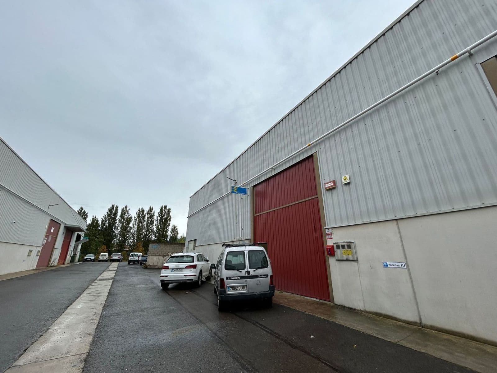 Se vende amplia nave industrial en el polígono Uritiasolo.  Exento de los procedimientos de declaración en materia de calidad de suelo - imagen 10