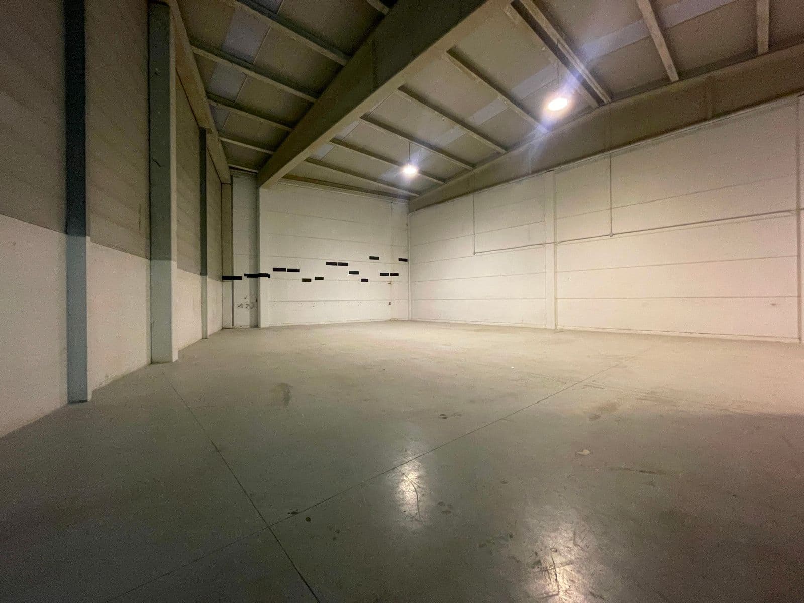 Se vende amplia nave industrial en el polígono Uritiasolo.  Exento de los procedimientos de declaración en materia de calidad de suelo - imagen 3