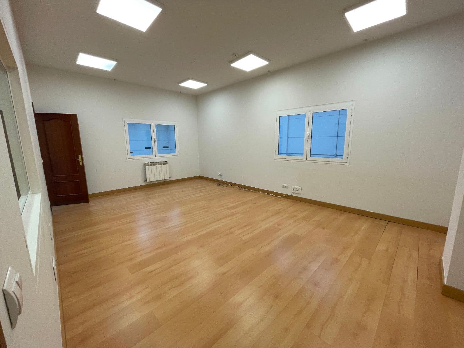 Se vende amplia nave industrial en el polígono Uritiasolo.  Exento de los procedimientos de declaración en materia de calidad de suelo - imagen 20