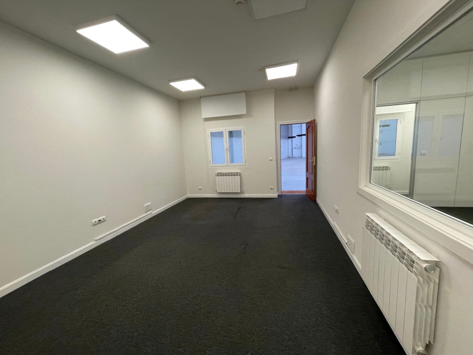Se vende amplia nave industrial en el polígono Uritiasolo.  Exento de los procedimientos de declaración en materia de calidad de suelo - imagen 24