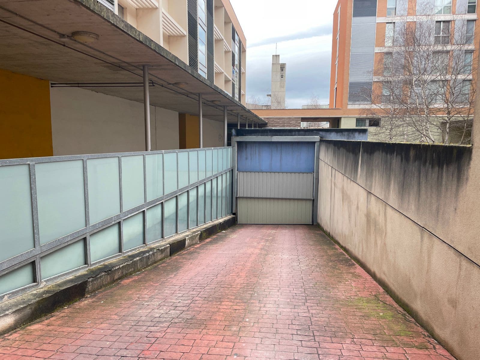 Se vende plaza de garaje en Zabalgana - imagen 2