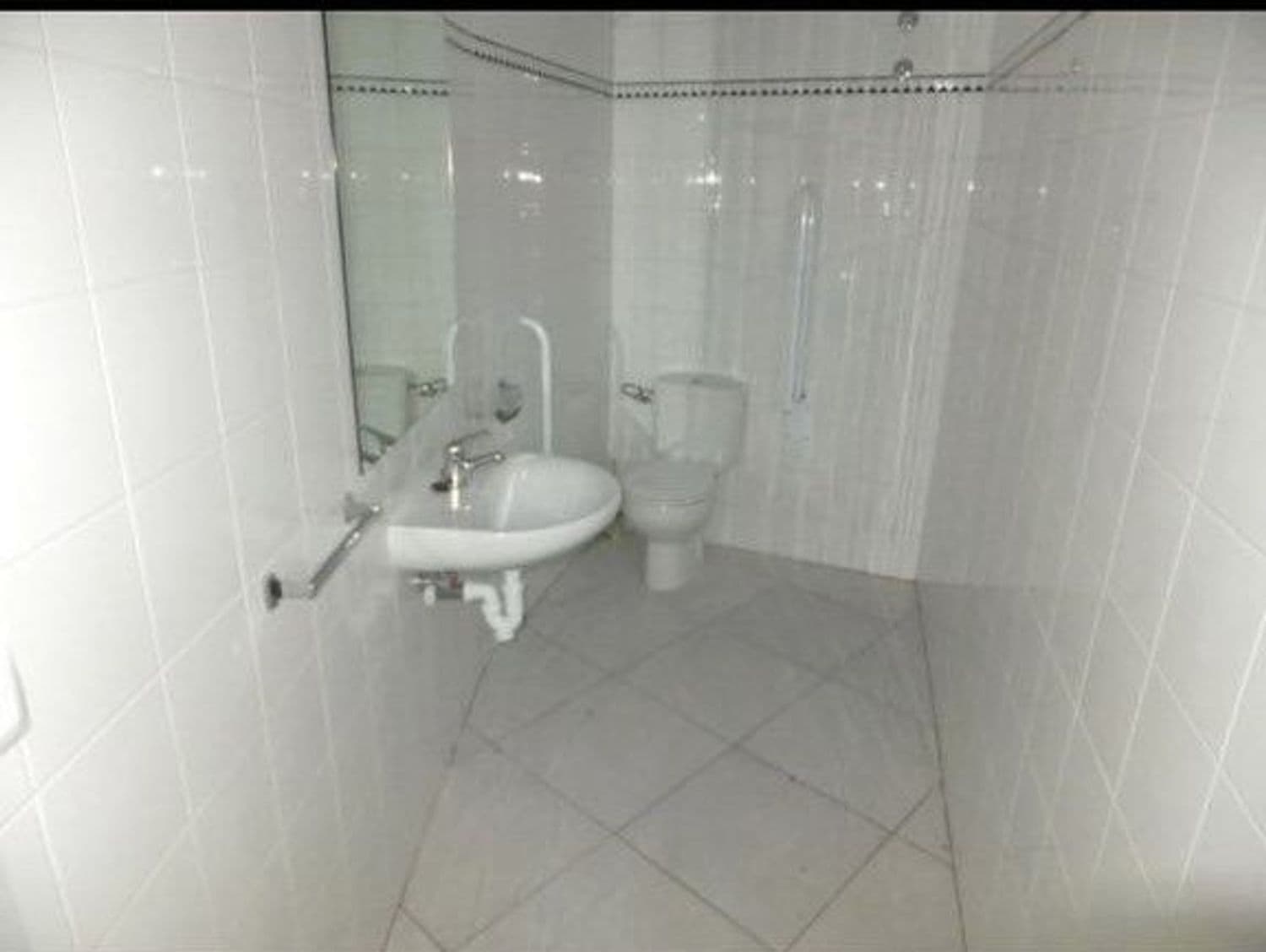 SE VENDE LOCAL EN LA REFORMADA CALLE ALDAVE - imagen 4