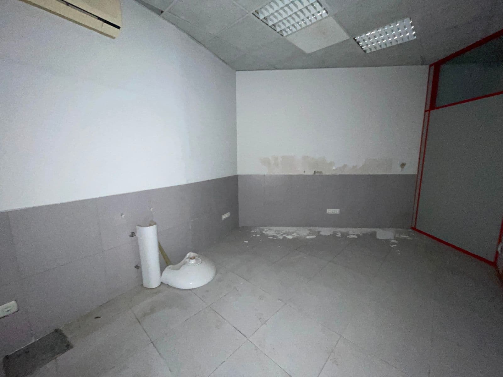 SE VENDE LOCAL EN LA REFORMADA CALLE ALDAVE - imagen 13