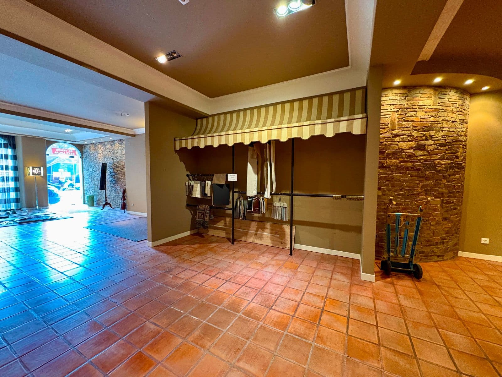 SE VENDE LOCAL COMERCIAL EN CALLE FLORIDA - imagen 3
