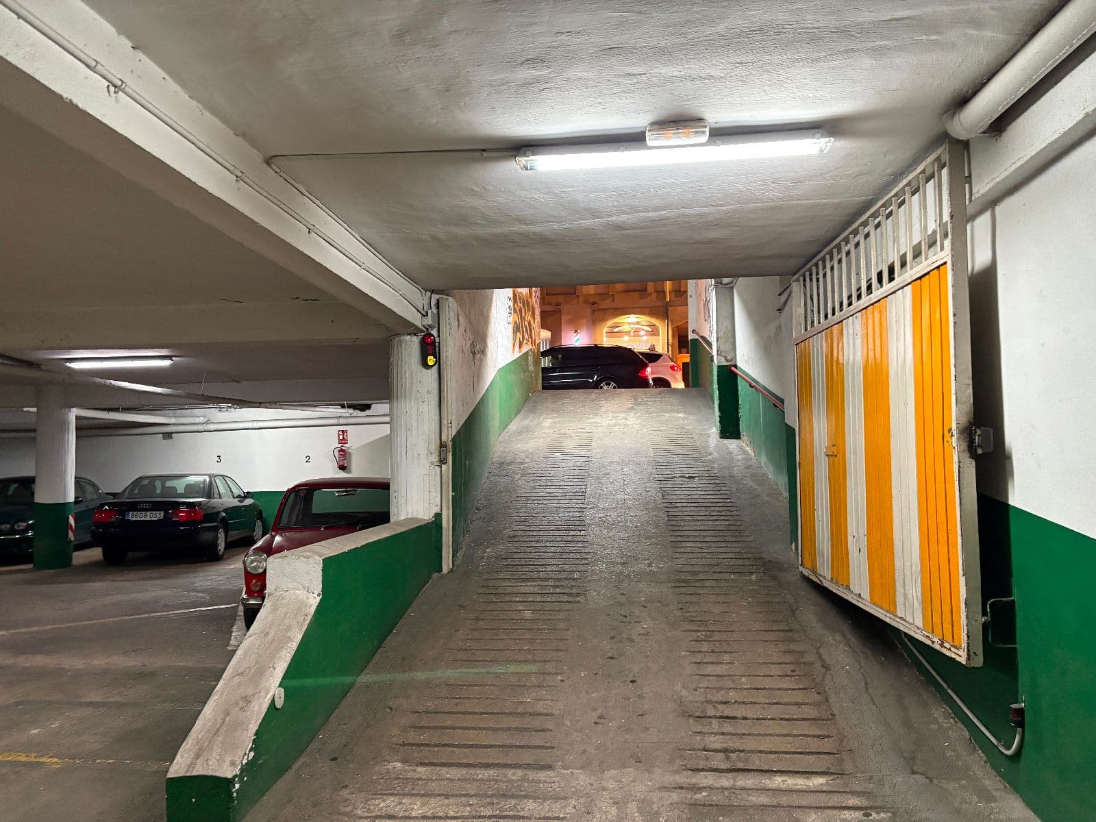 SE VENDE PLAZA DE GARAJE EN MANUEL IRADIER - imagen 3