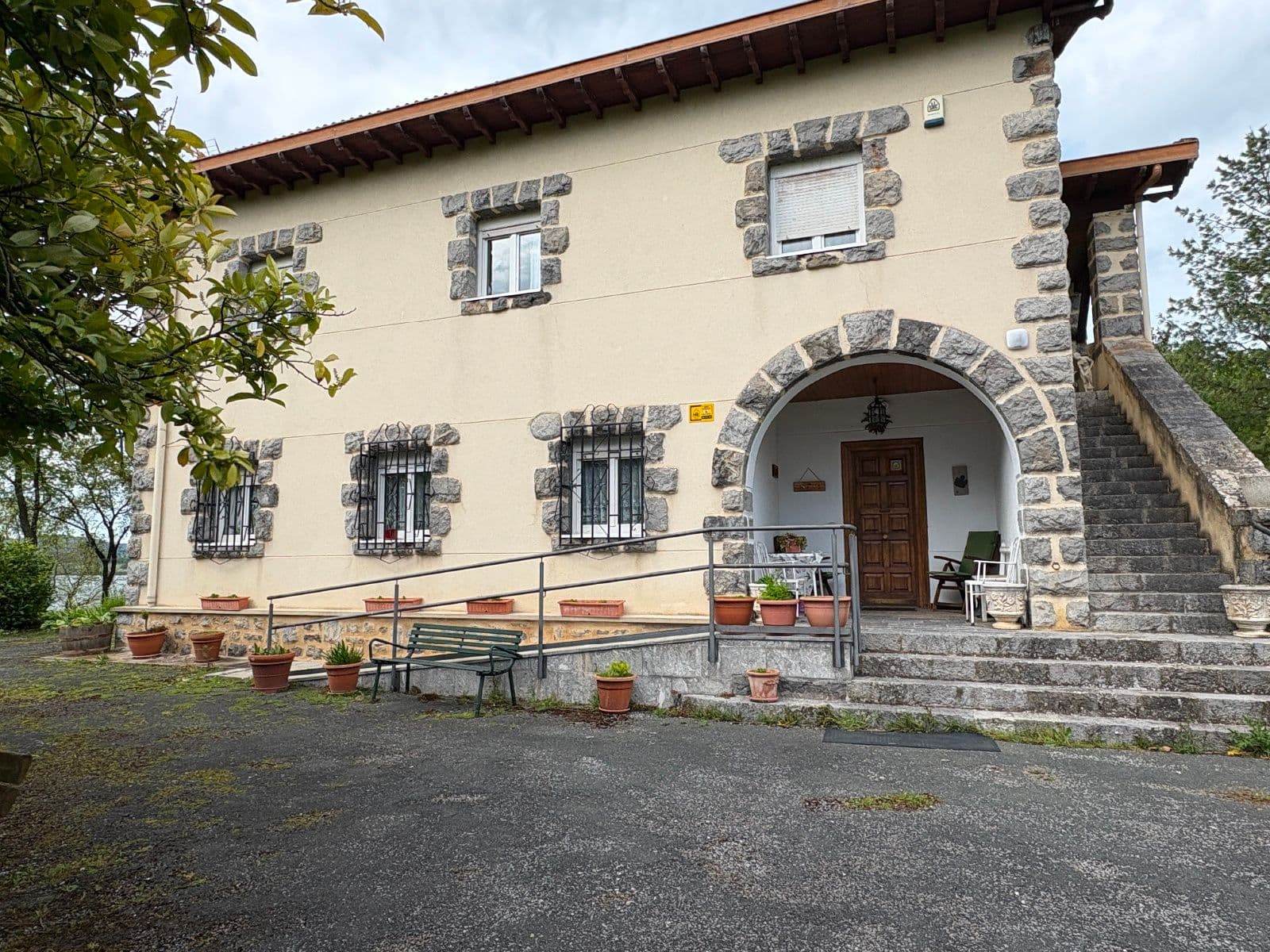 SE VENDE VIVIENDA FAMILIAR ÚNICA EN URRUNAGA. IDÓNEA PARA PROYECTO DE INVERSIÓN. - imagen 3