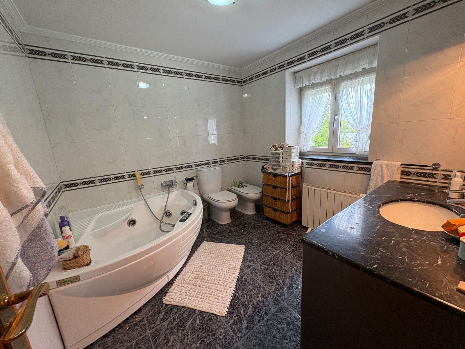 SE VENDE VIVIENDA FAMILIAR ÚNICA EN URRUNAGA. IDÓNEA PARA PROYECTO DE INVERSIÓN. - imagen 16