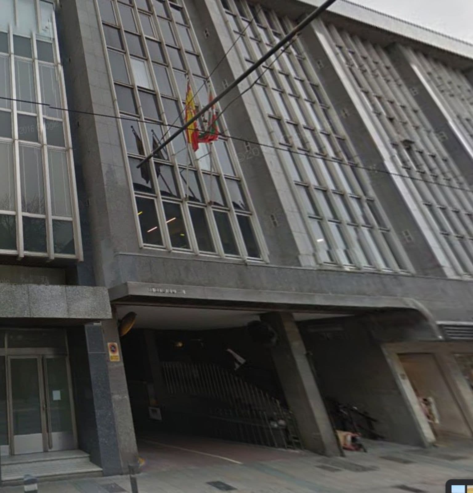 SE VENDE PLAZA DE GARAJE EN GENERAL ALAVA 10 - imagen 4