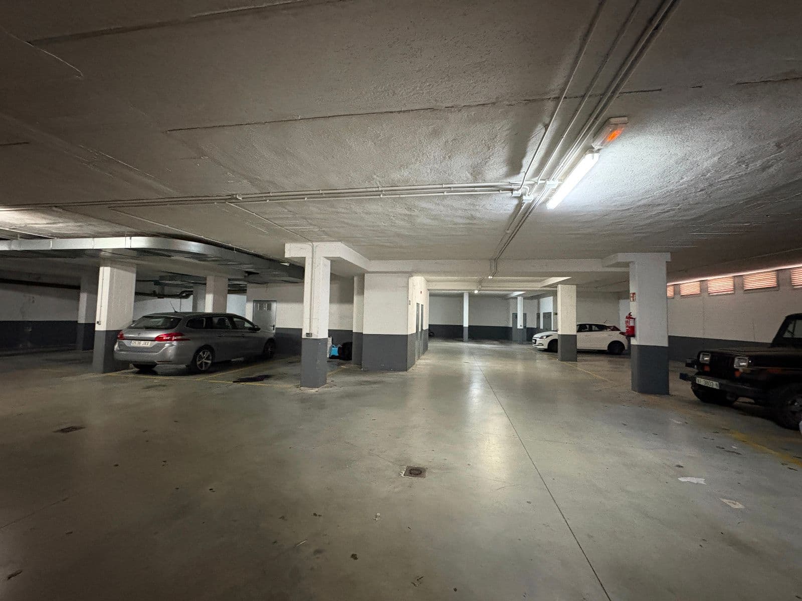 SE VENDEN DOS  PLAZAS Y TRASTERO  DE GARAJE EN CALLE MIREN MARTINEZ DEL BURGO - imagen 6
