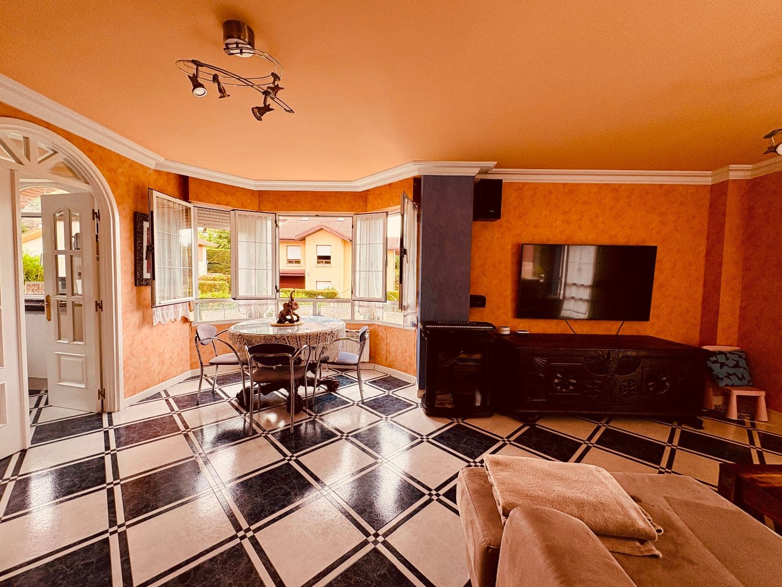 Se vende chalet independiente con jardín y piscina en Etxabarri-Ibiña. - imagen 14