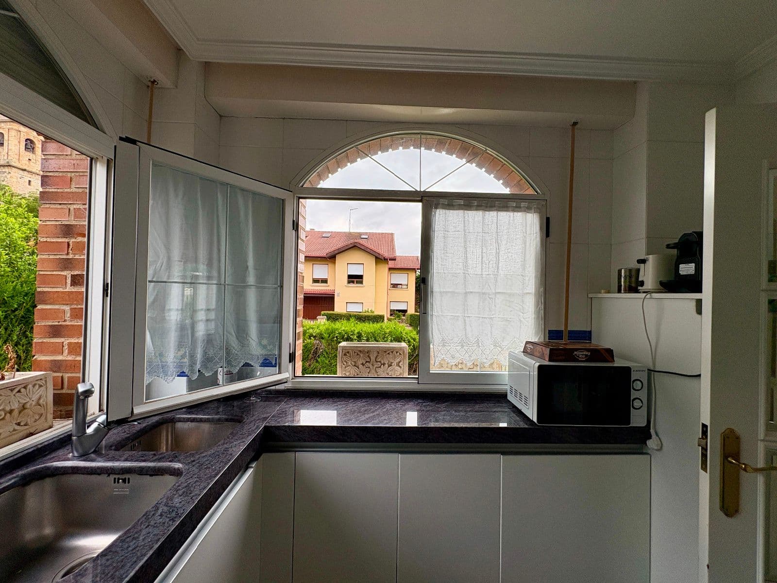 Se vende chalet independiente con jardín y piscina en Etxabarri-Ibiña. - imagen 10