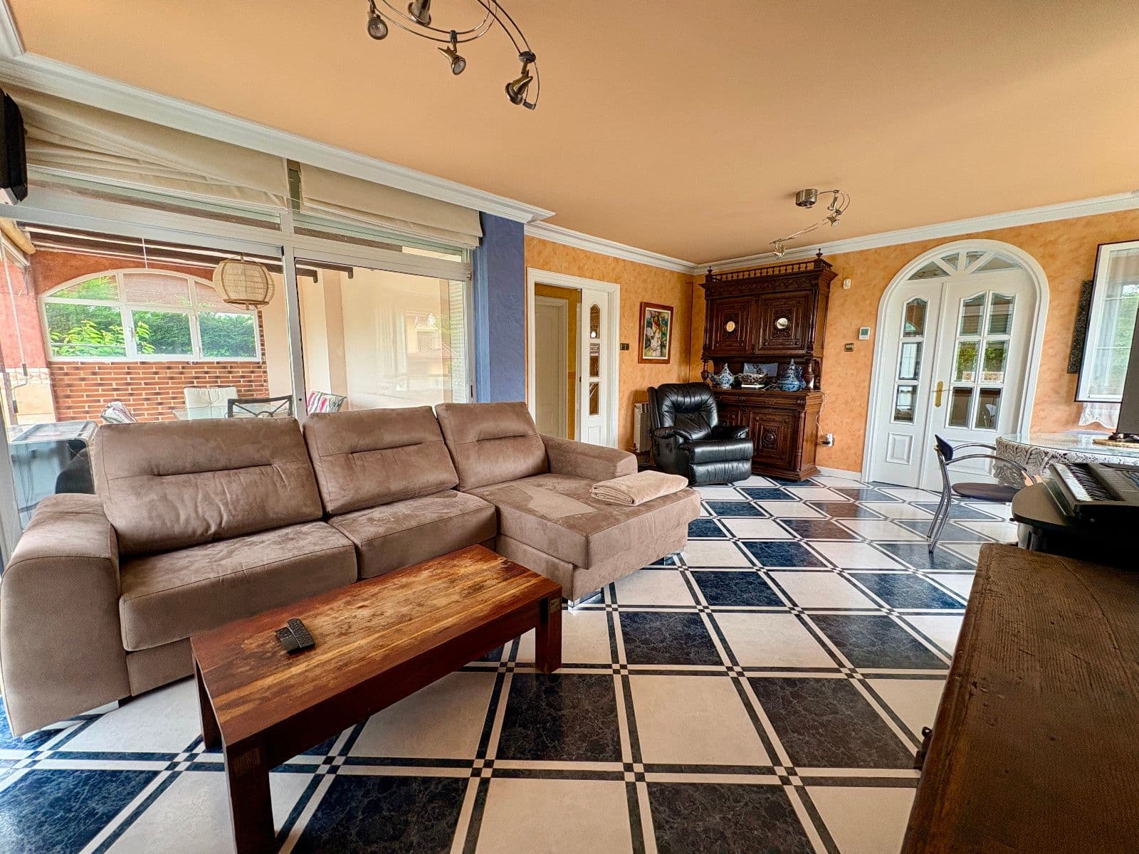 Se vende chalet independiente con jardín y piscina en Etxabarri-Ibiña. - imagen 16