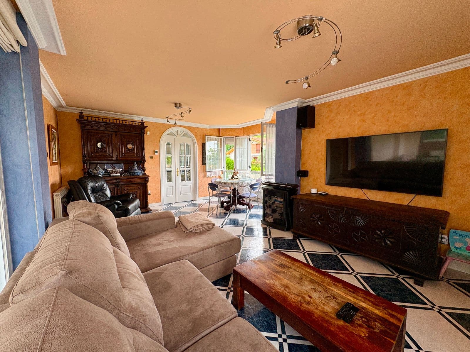 Se vende chalet independiente con jardín y piscina en Etxabarri-Ibiña. - imagen 18