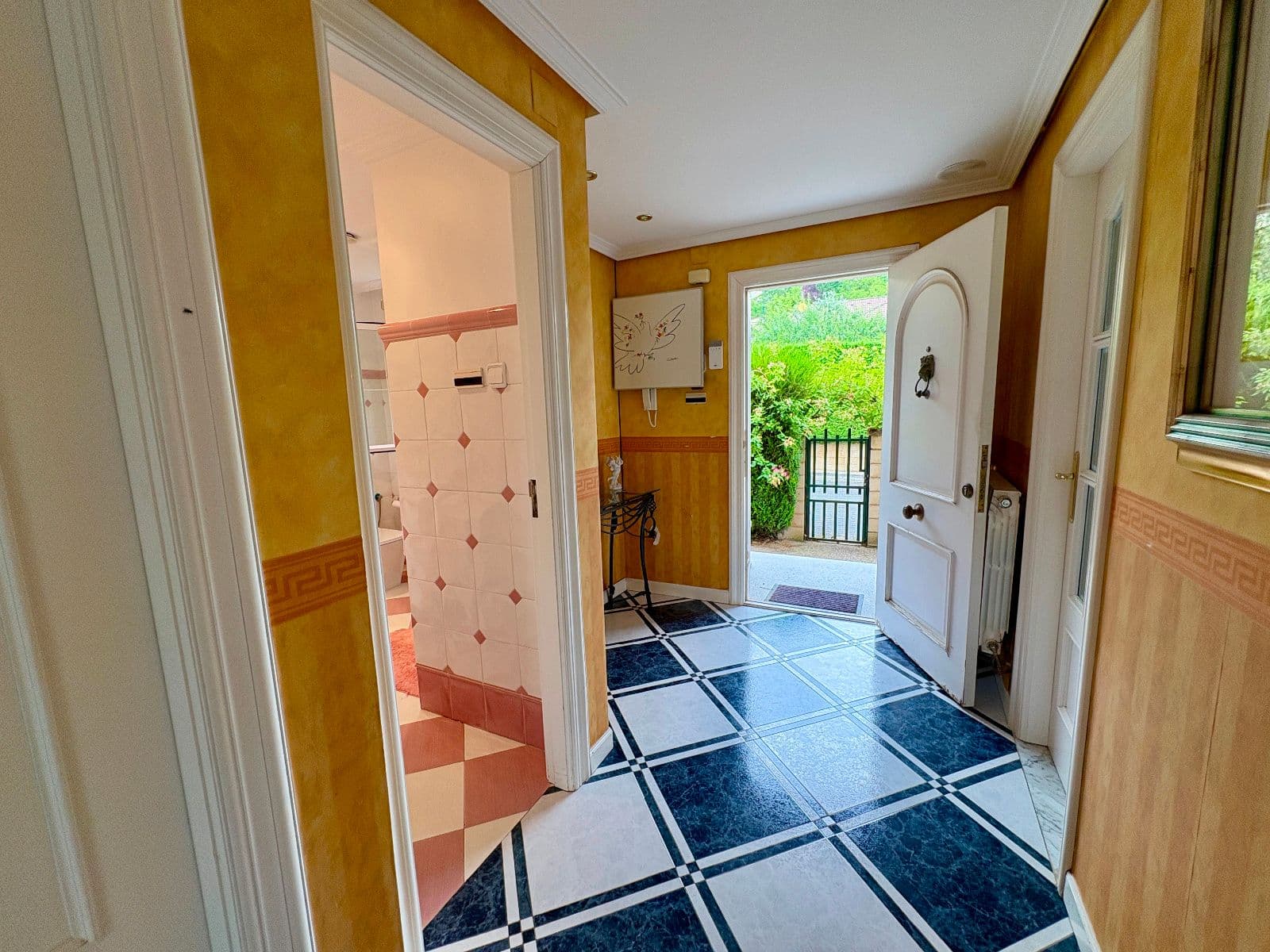 Se vende chalet independiente con jardín y piscina en Etxabarri-Ibiña. - imagen 25
