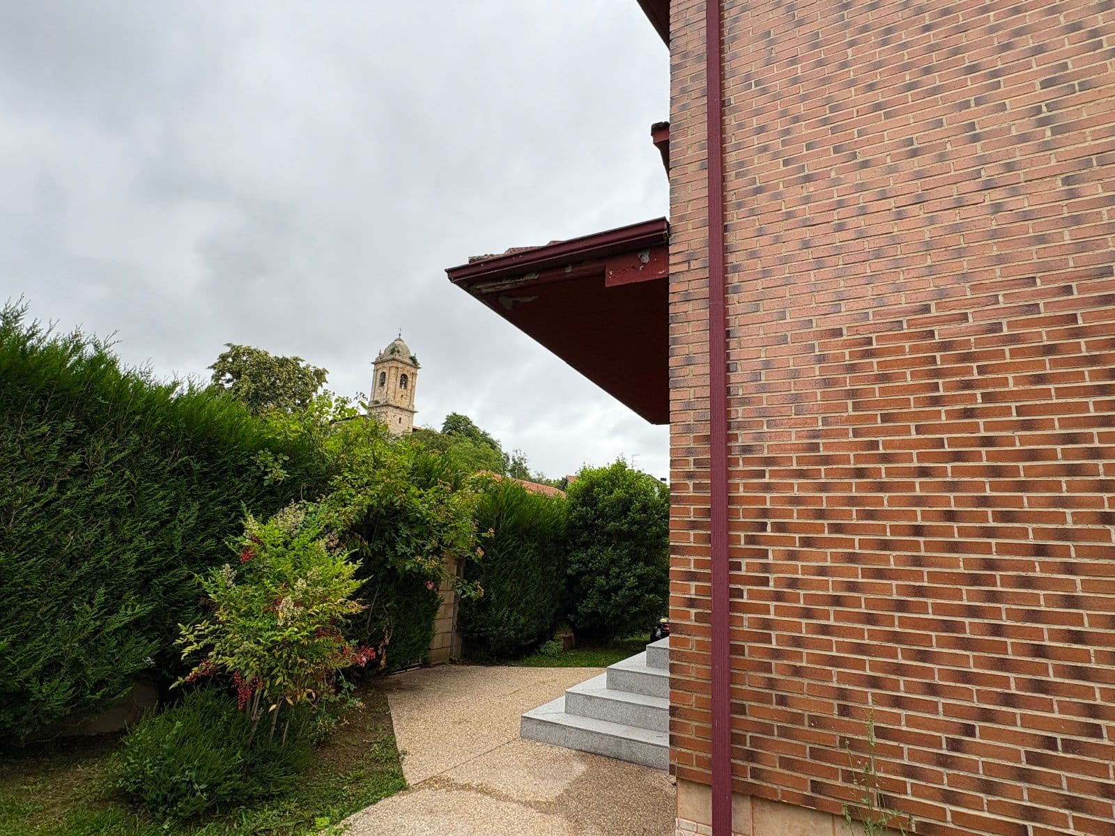 Se vende chalet independiente con jardín y piscina en Etxabarri-Ibiña. - imagen 58