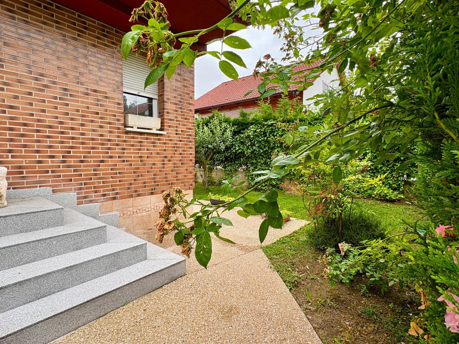 Se vende chalet independiente con jardín y piscina en Etxabarri-Ibiña. - imagen 61