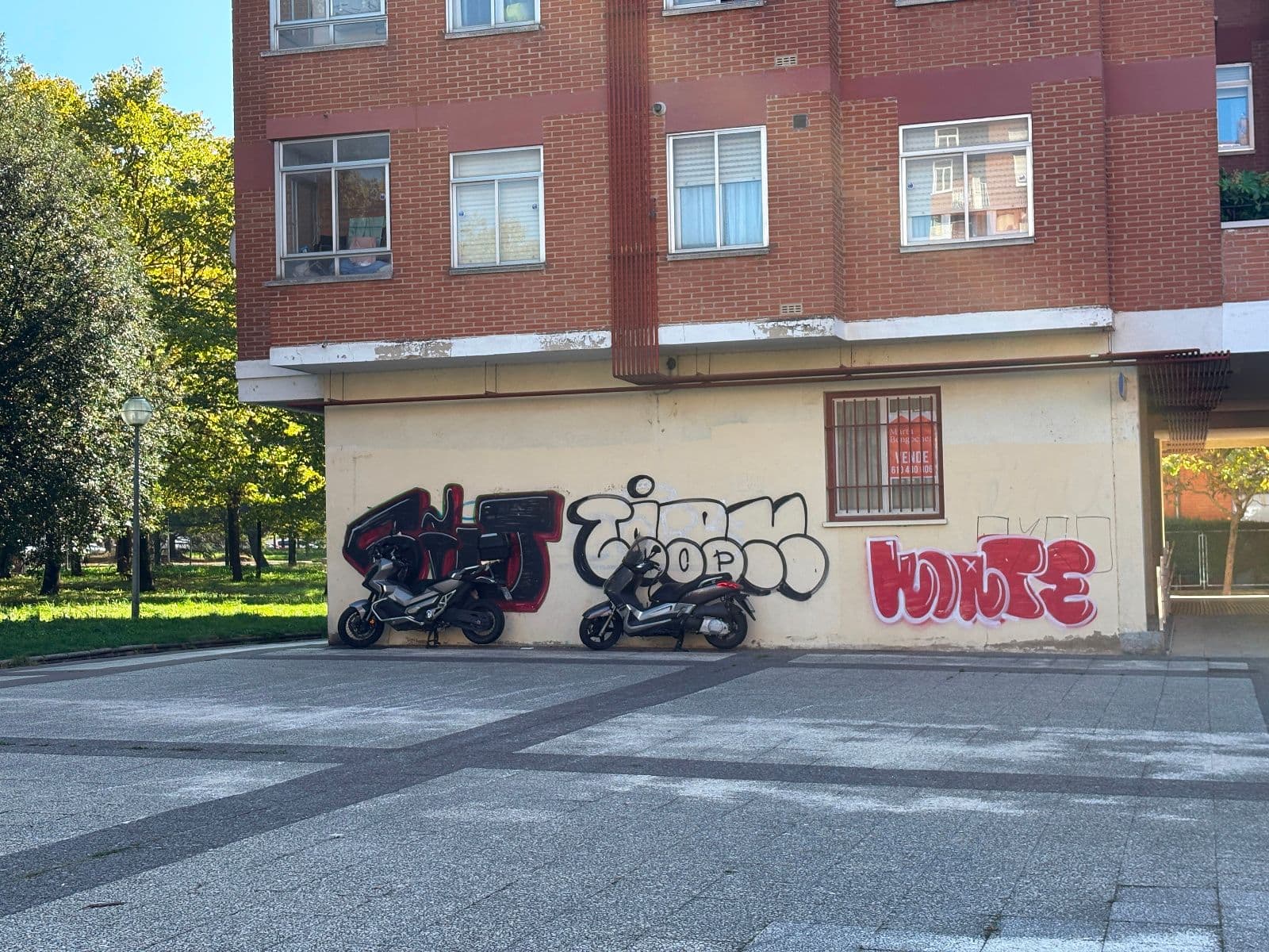 Amplio local en esquina con sótano en zona peatonal de Juntas Generales. - imagen 27