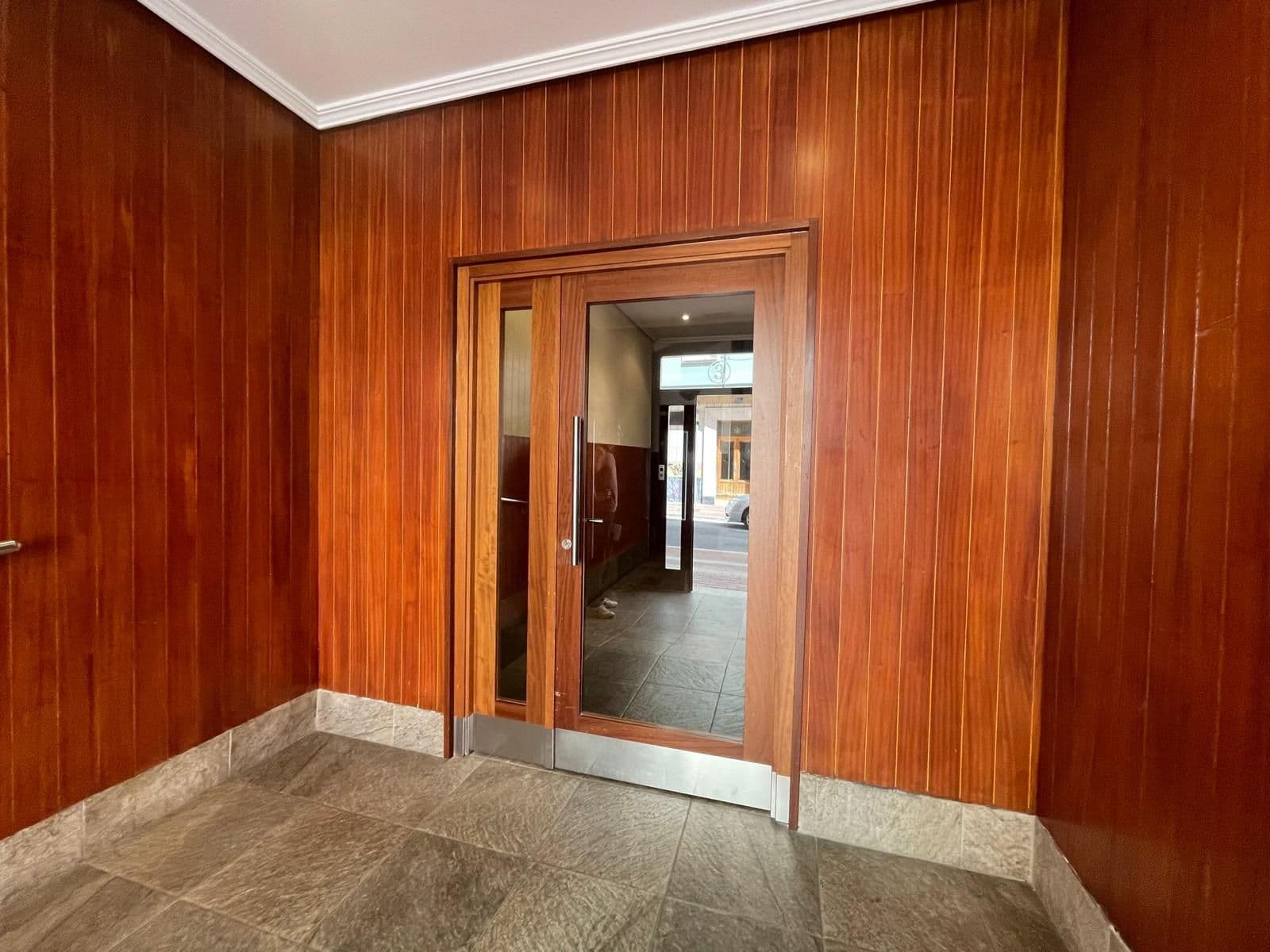 SE VENDE piso en rentabilidad 6% junto al centro en  Manuel Díaz de Arcaya. - imagen 17
