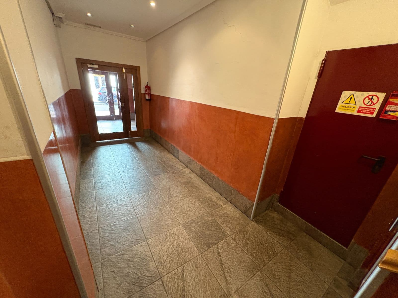 SE VENDE piso en rentabilidad 6% junto al centro en  Manuel Díaz de Arcaya. - imagen 18