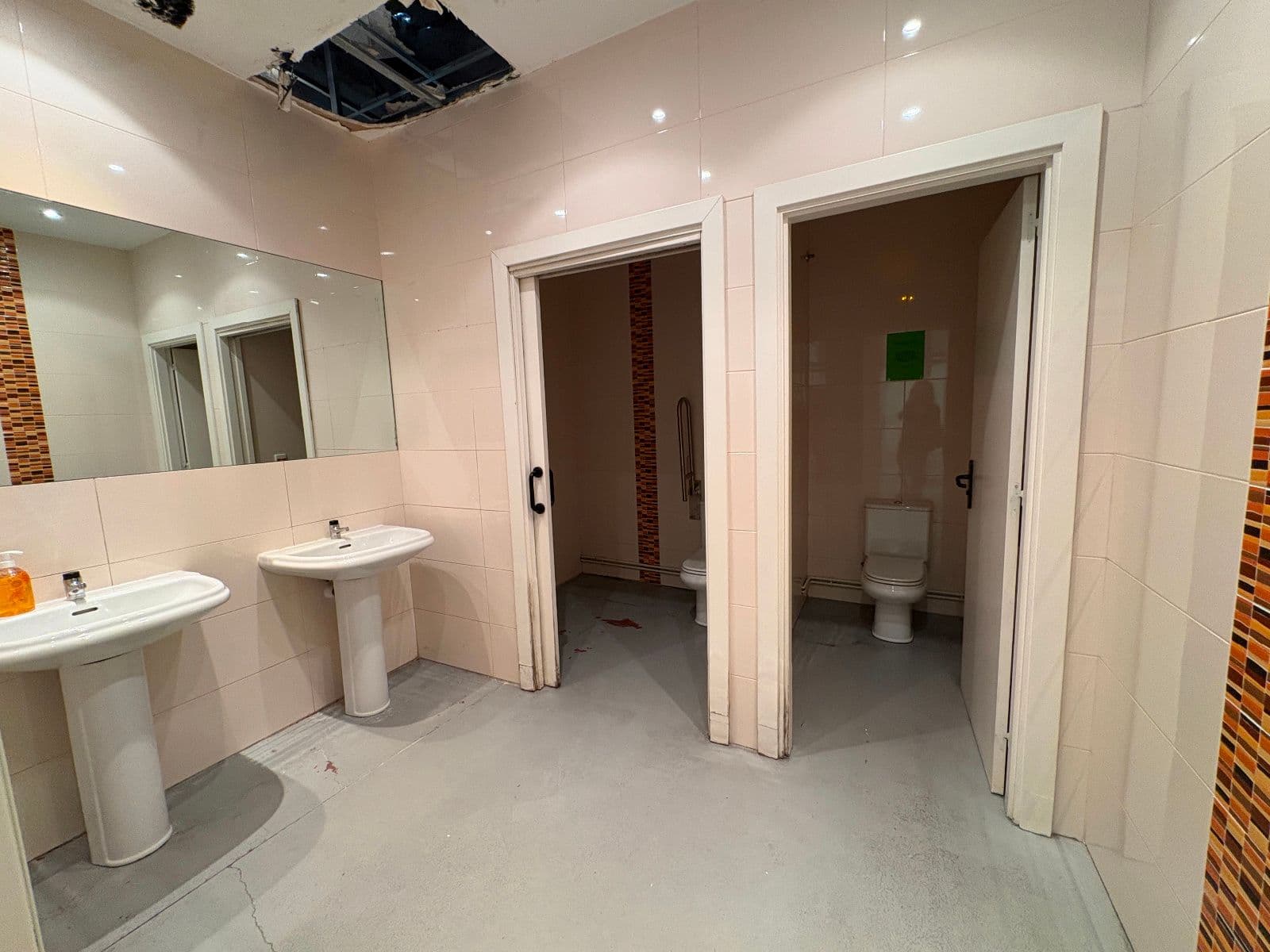 Local comercial en venta en calle Badaia, 25 – Zona Palacio de Congresos - imagen 16