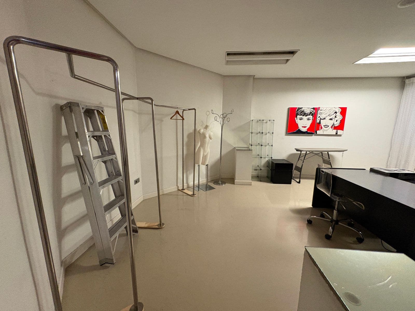 SE VENDE  Y SE ALQUILA LOCAL COMERCIAL EN AVENIDA GASTEIZ - imagen 8