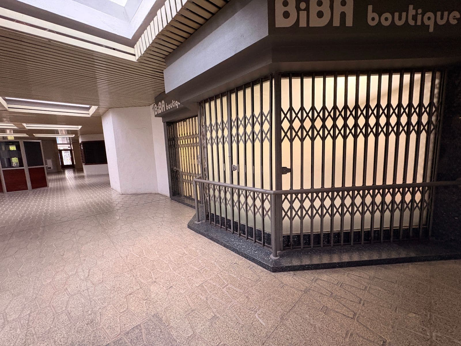 SE VENDE  Y SE ALQUILA LOCAL COMERCIAL EN AVENIDA GASTEIZ - imagen 14