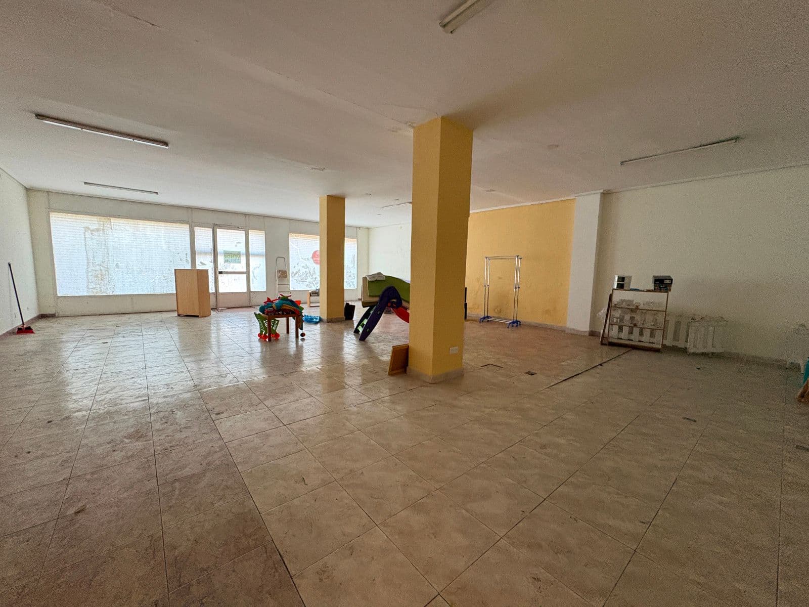 Se vende Local de 250 m² en Portal de Arriaga con 10 m de fachada - imagen 25