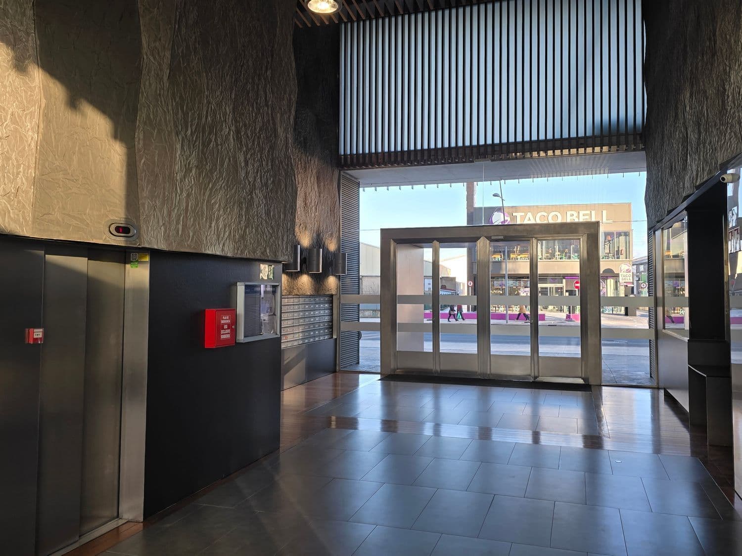 Se alquilan oficinas en Portal de gamarra 1 - imagen 2