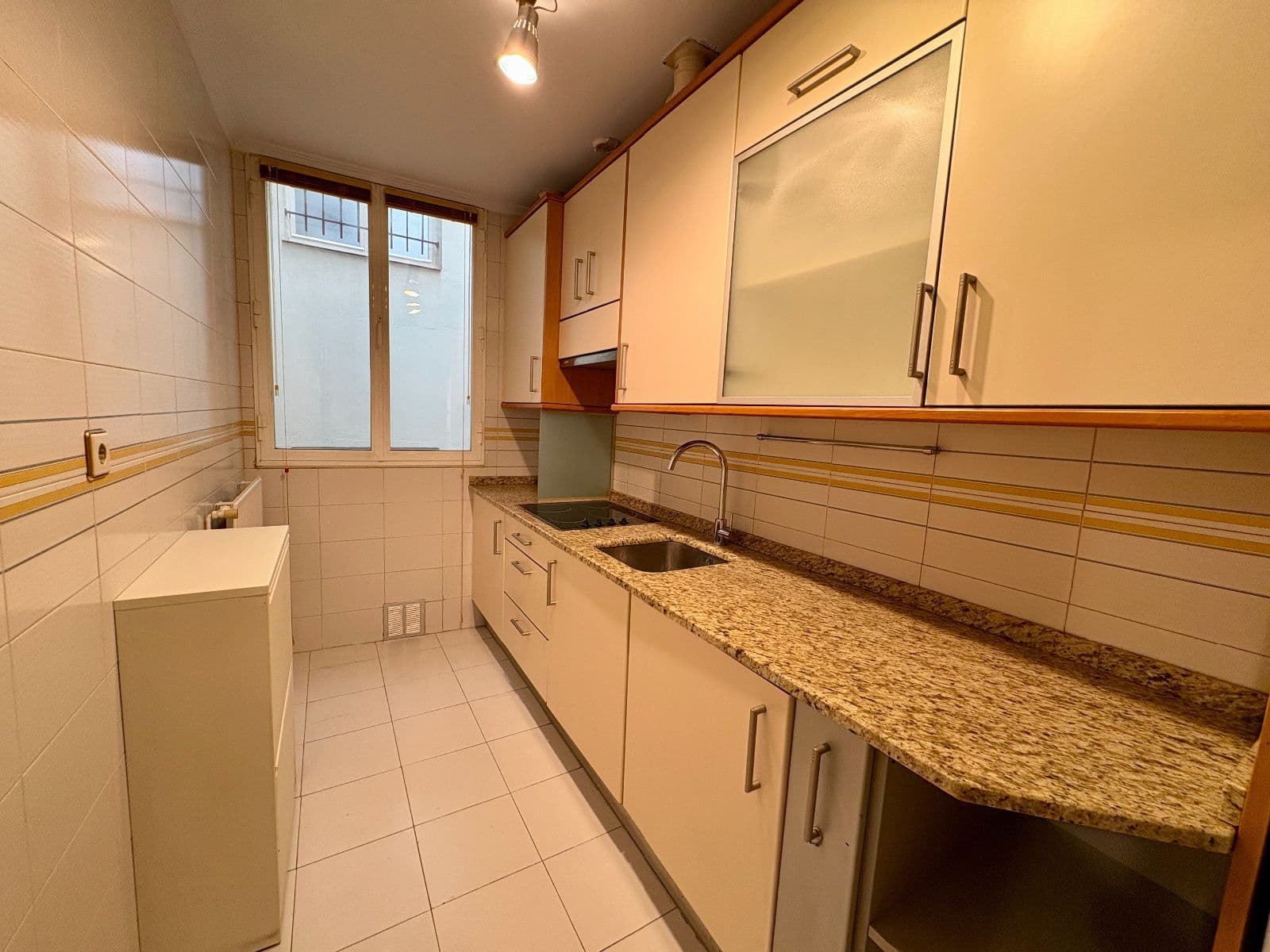 Se vende piso en calle San Antonio de 98m2 y dos habitaciones . - imagen 5
