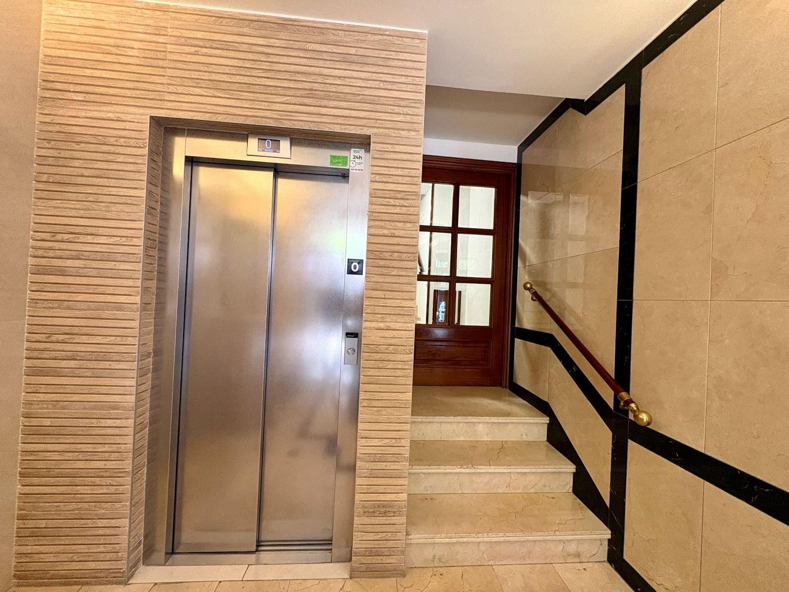 Se vende piso en calle San Antonio de 98m2 y dos habitaciones . - imagen 28