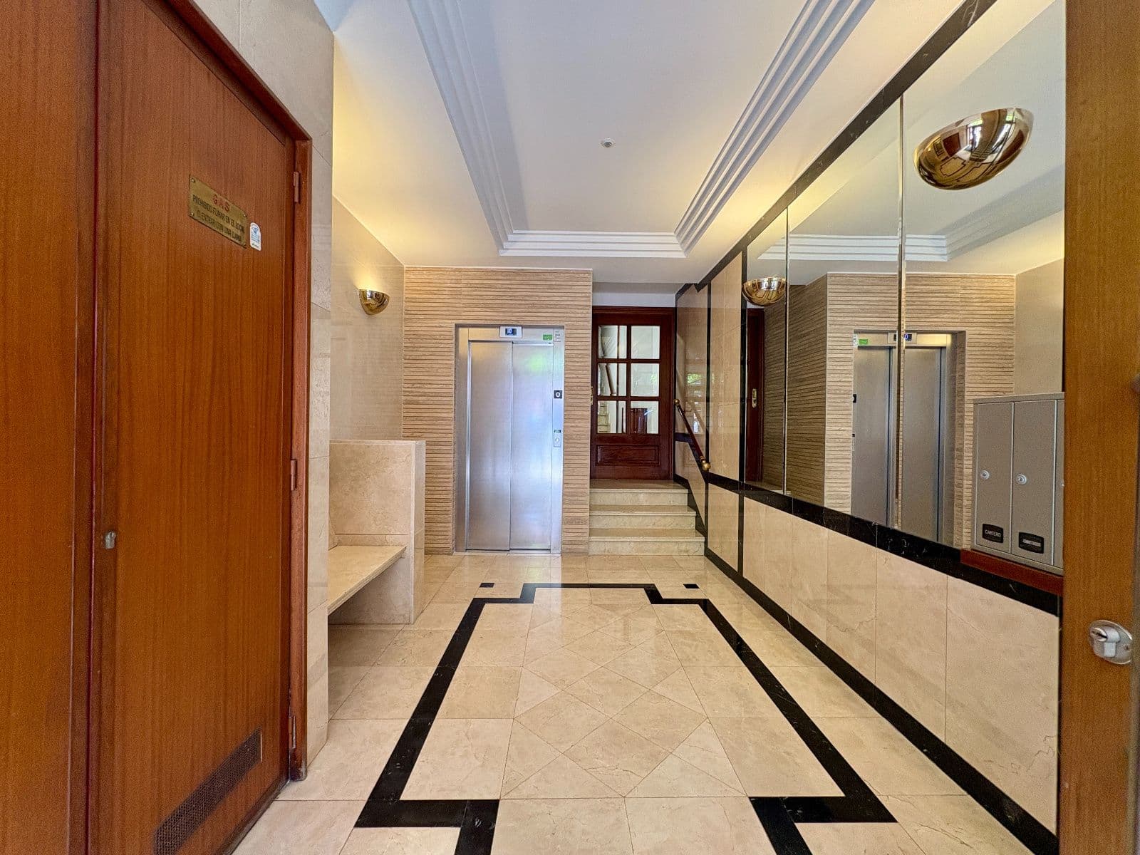 Se vende piso en calle San Antonio de 98m2 y dos habitaciones . - imagen 29
