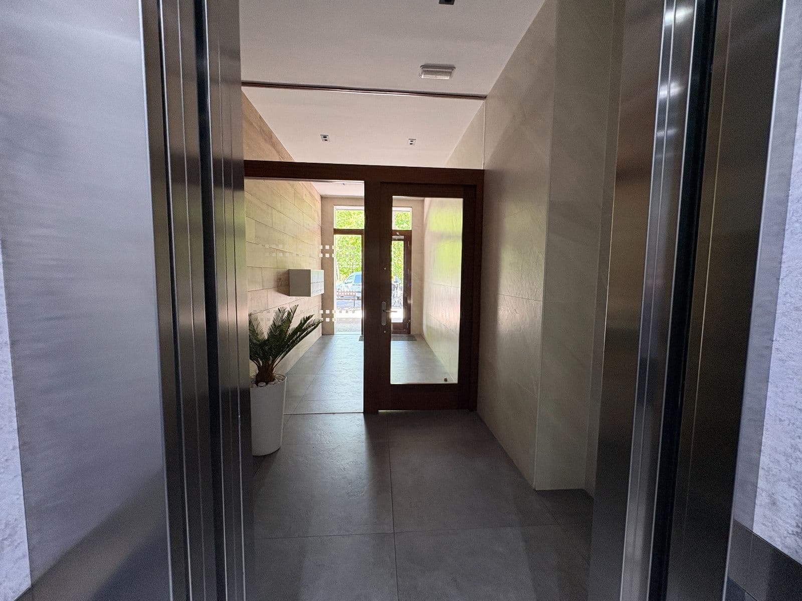 SE VENDE Piso reformado con terraza de 20 m² en Portal de Arriaga - imagen 24