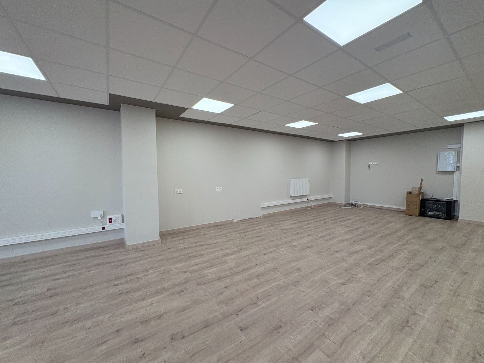 Se alquila oficina reformada de 130 m² en el centro de Vitoria - imagen 9