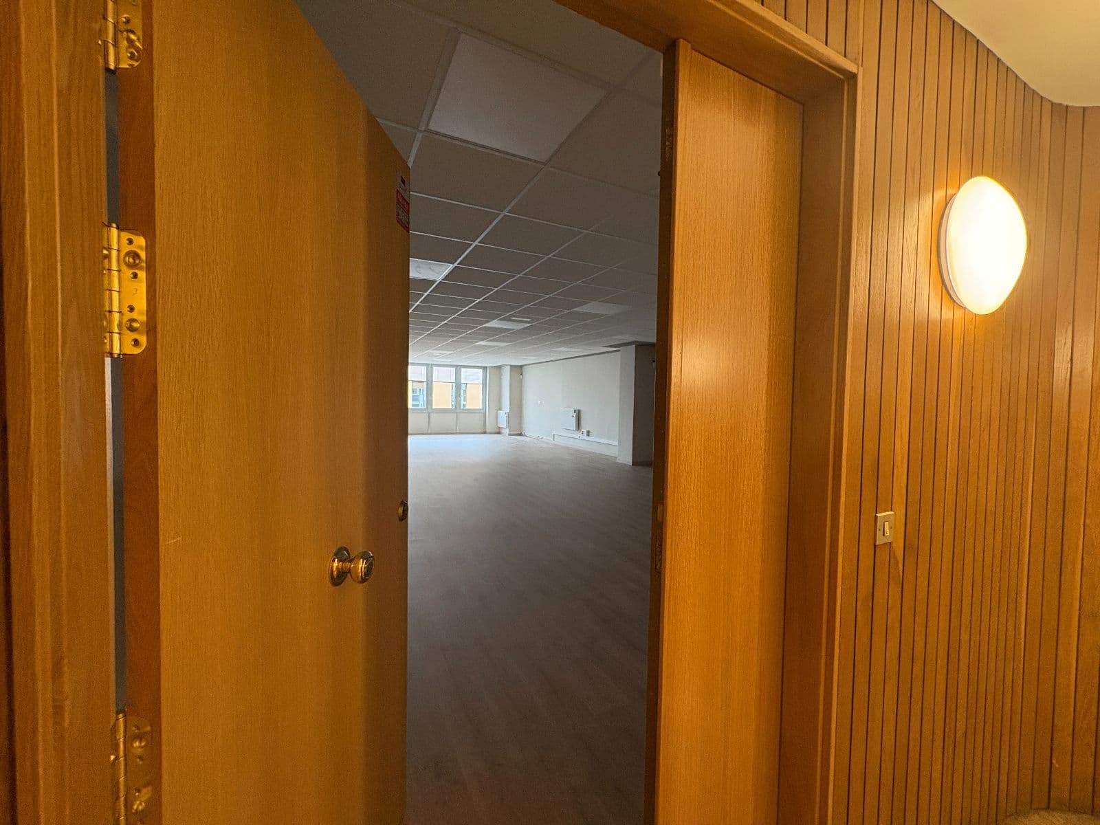 Se alquila oficina reformada de 130 m² en el centro de Vitoria - imagen 10