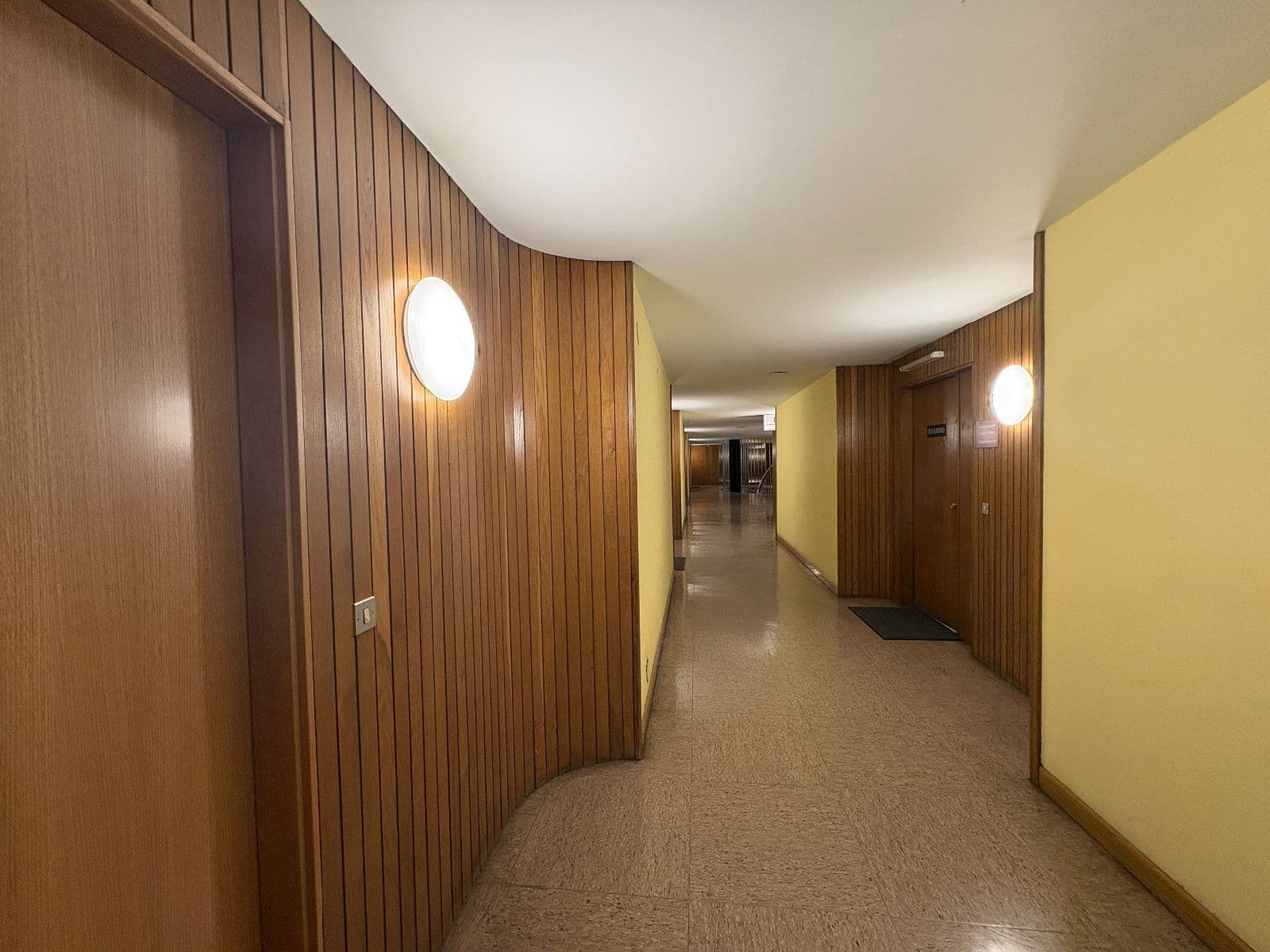 Se alquila oficina reformada de 130 m² en el centro de Vitoria - imagen 11