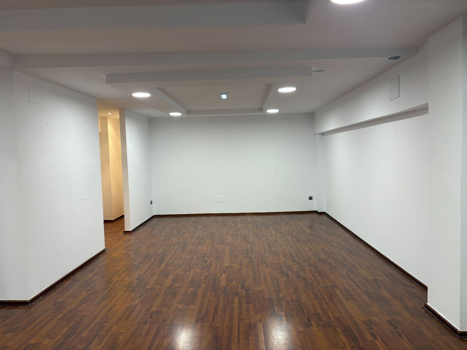 Se alquila local comercial de 450 m² con salida de humos por 1.900 €/mes - imagen 12