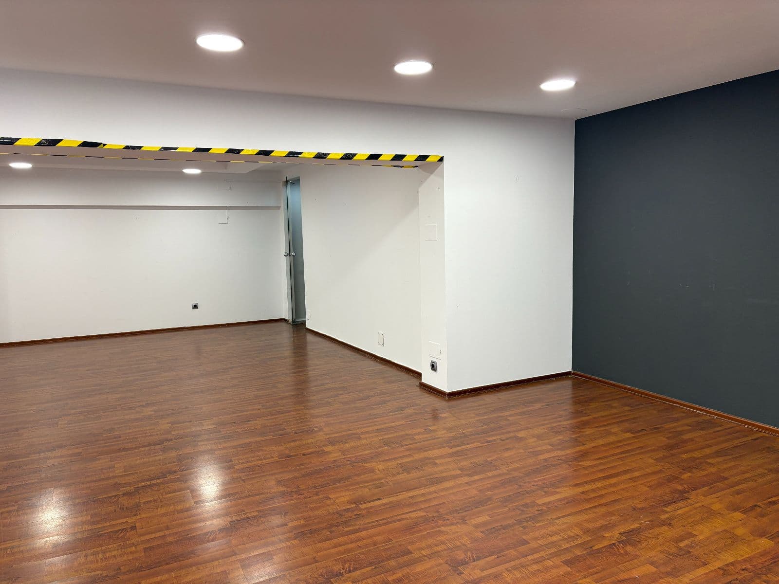 Se alquila local comercial de 450 m² con salida de humos por 1.900 €/mes - imagen 14