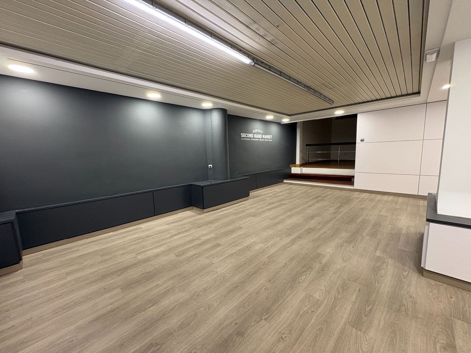 Se alquila local comercial de 450 m² con salida de humos por 1.900 €/mes - imagen 19