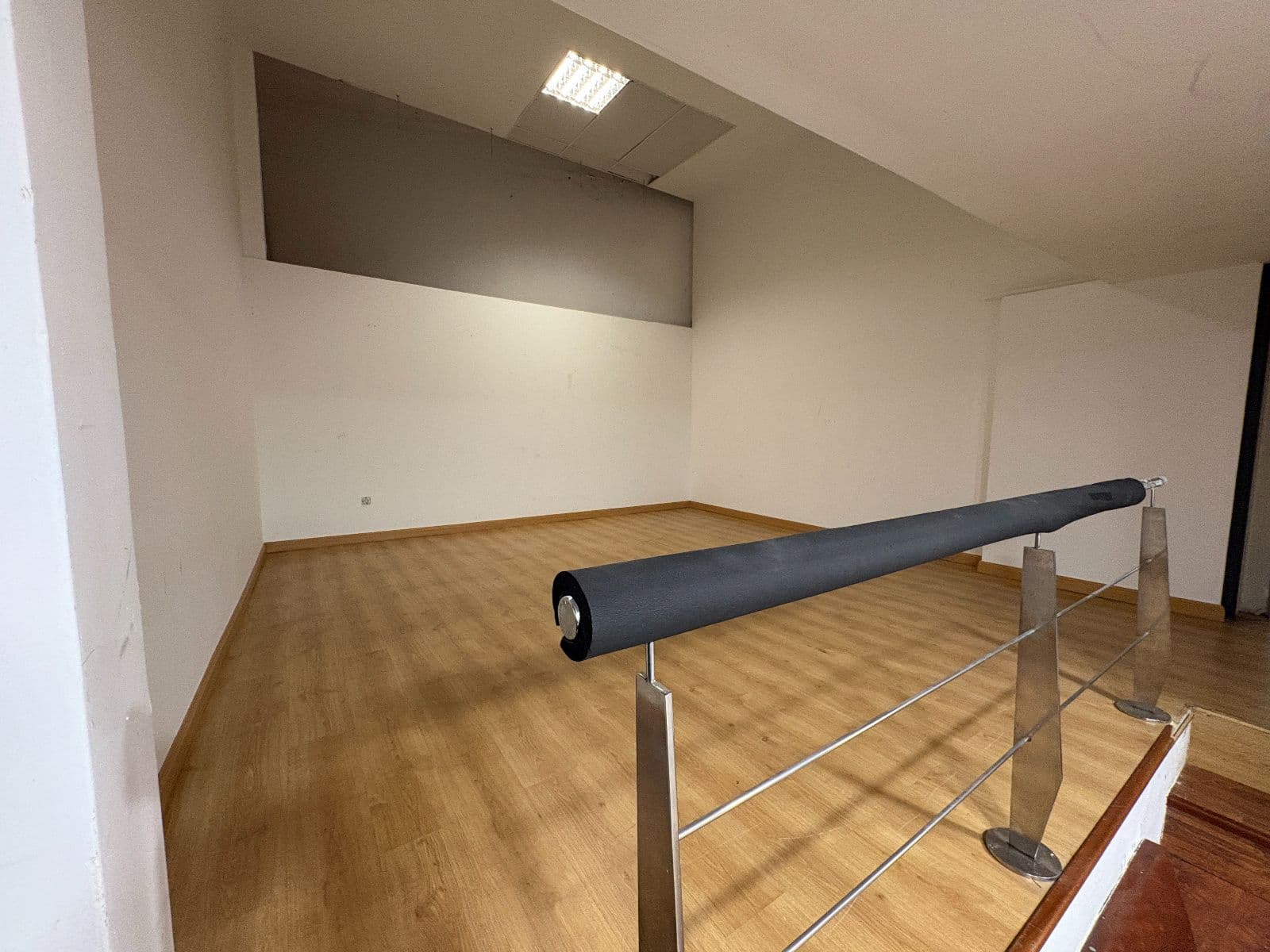 Se alquila local comercial de 450 m² con salida de humos por 1.900 €/mes - imagen 20