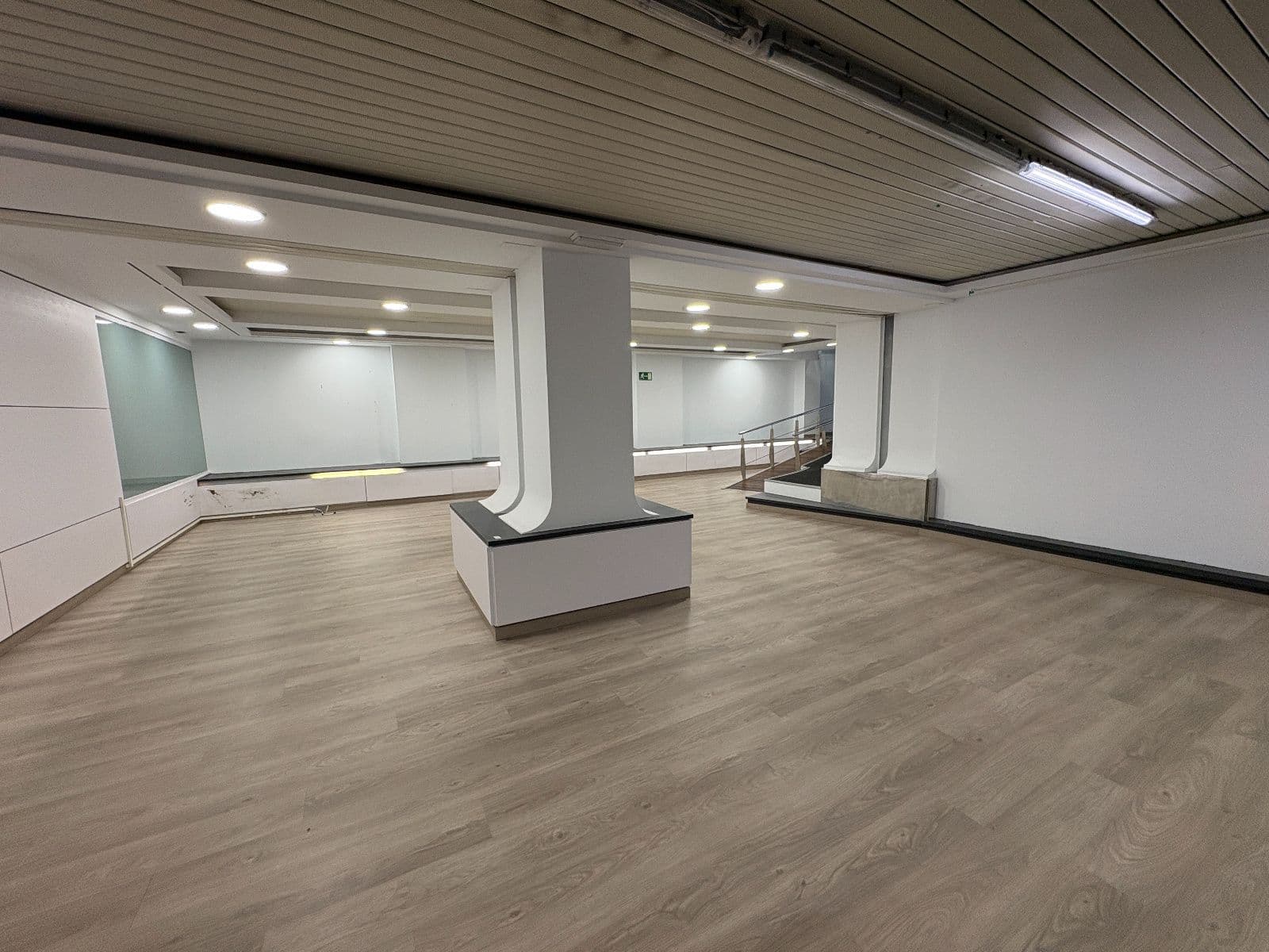 Se alquila local comercial de 450 m² con salida de humos por 1.900 €/mes - imagen 21
