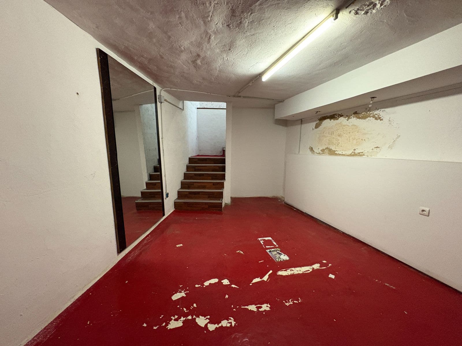 Se alquila local comercial de 450 m² con salida de humos por 1.900 €/mes - imagen 25