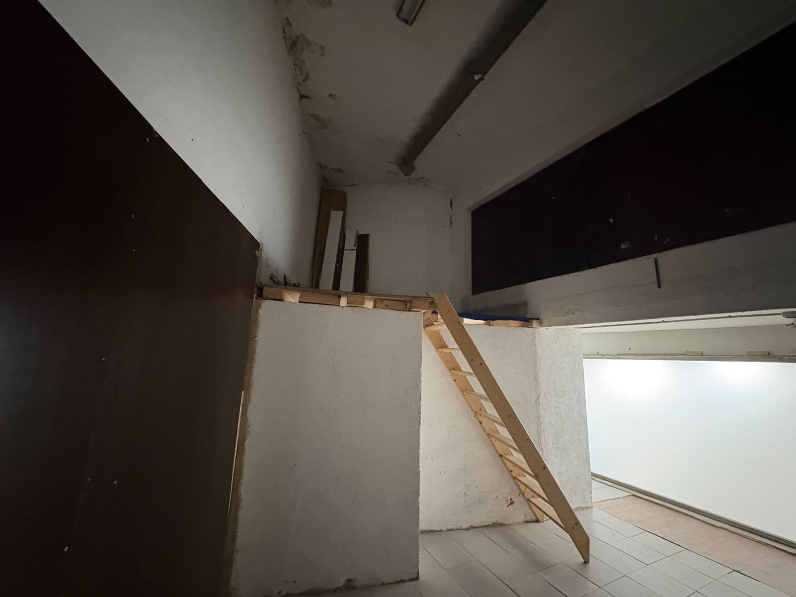 Se alquila local comercial de 450 m² con salida de humos por 1.900 €/mes - imagen 26