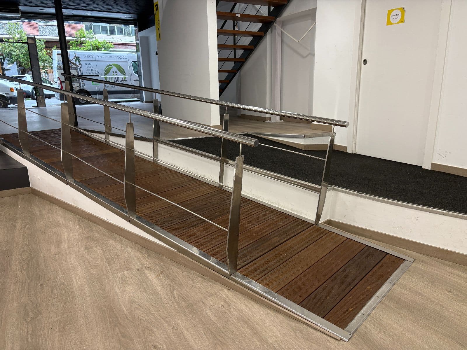 Se alquila local comercial de 450 m² con salida de humos por 1.900 €/mes - imagen 4