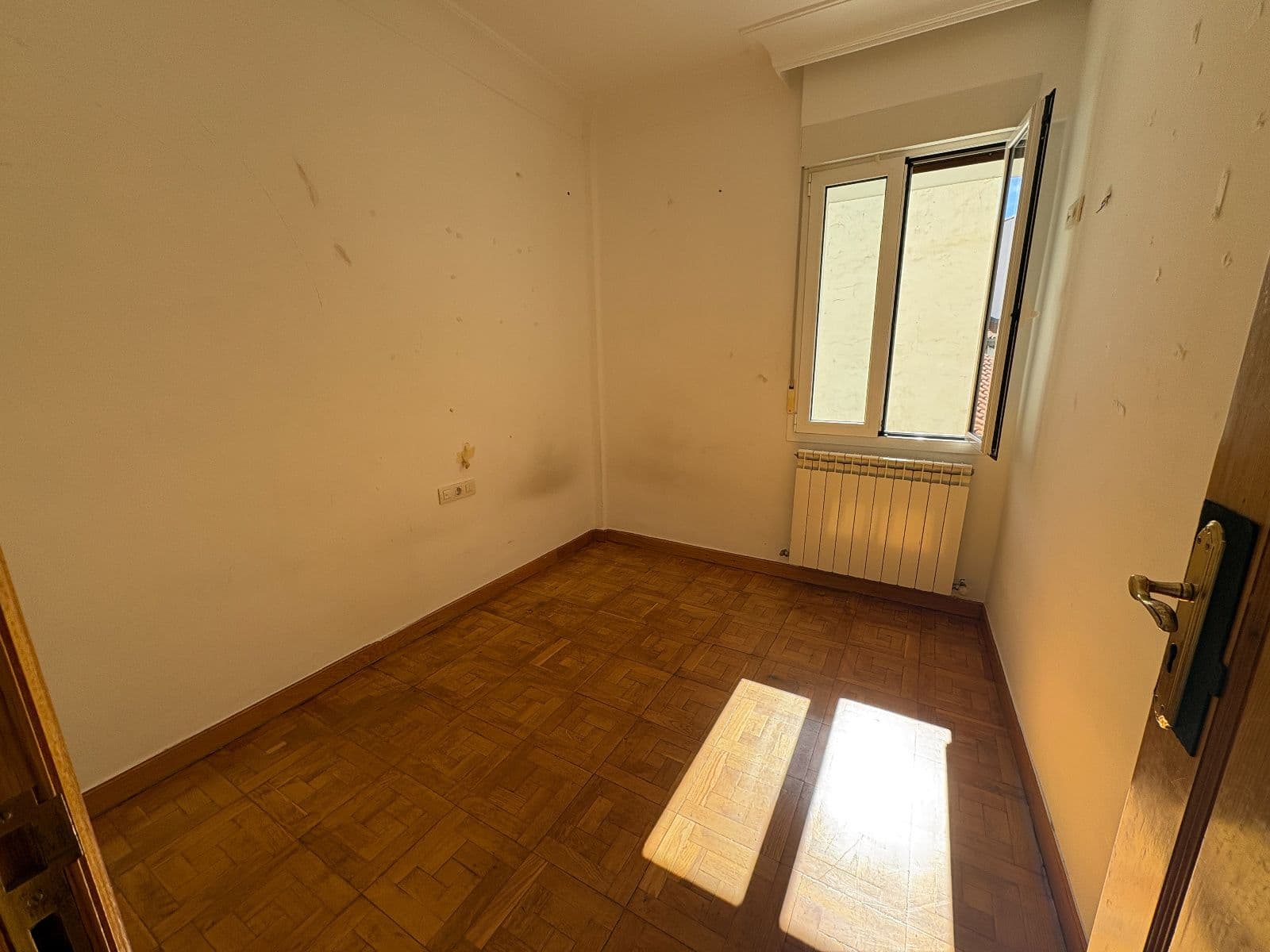 Se vende piso en Angulema con vistas al Corte Inglés. - imagen 27