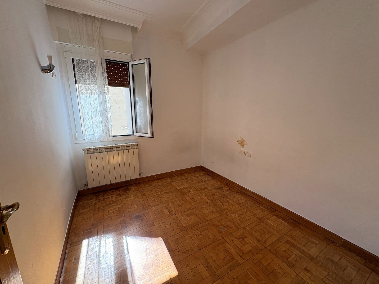 Se vende piso en Angulema con vistas al Corte Inglés. - imagen 30