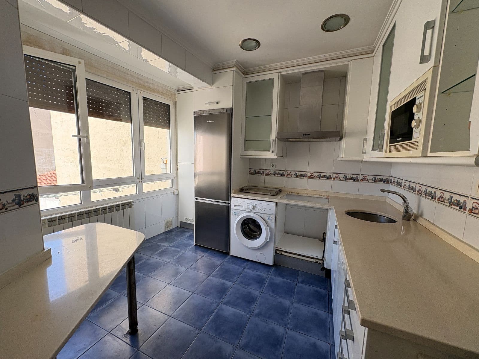 Se vende piso en Angulema con vistas al Corte Inglés. - imagen 18