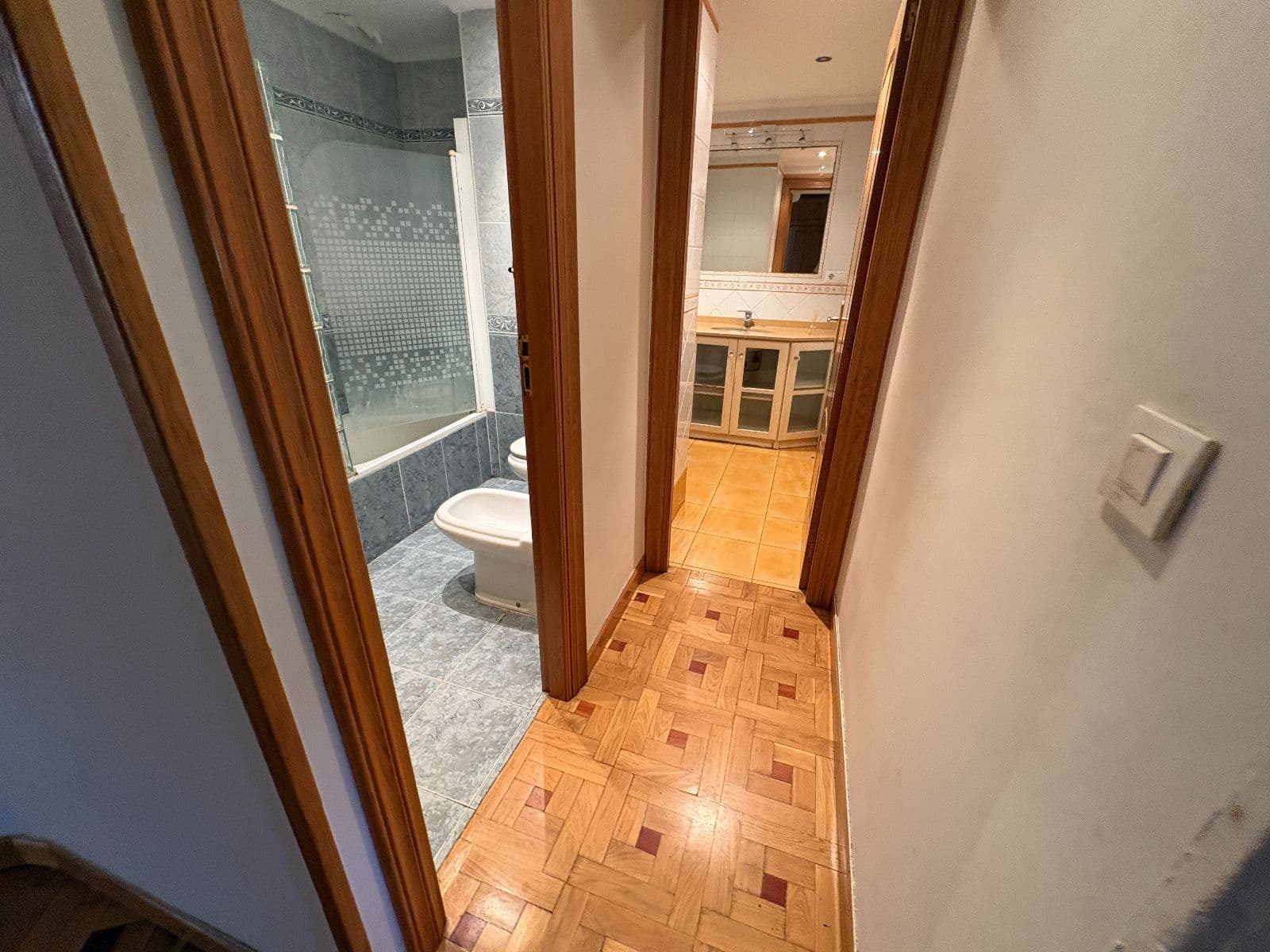 Se vende piso en Angulema con vistas al Corte Inglés. - imagen 19