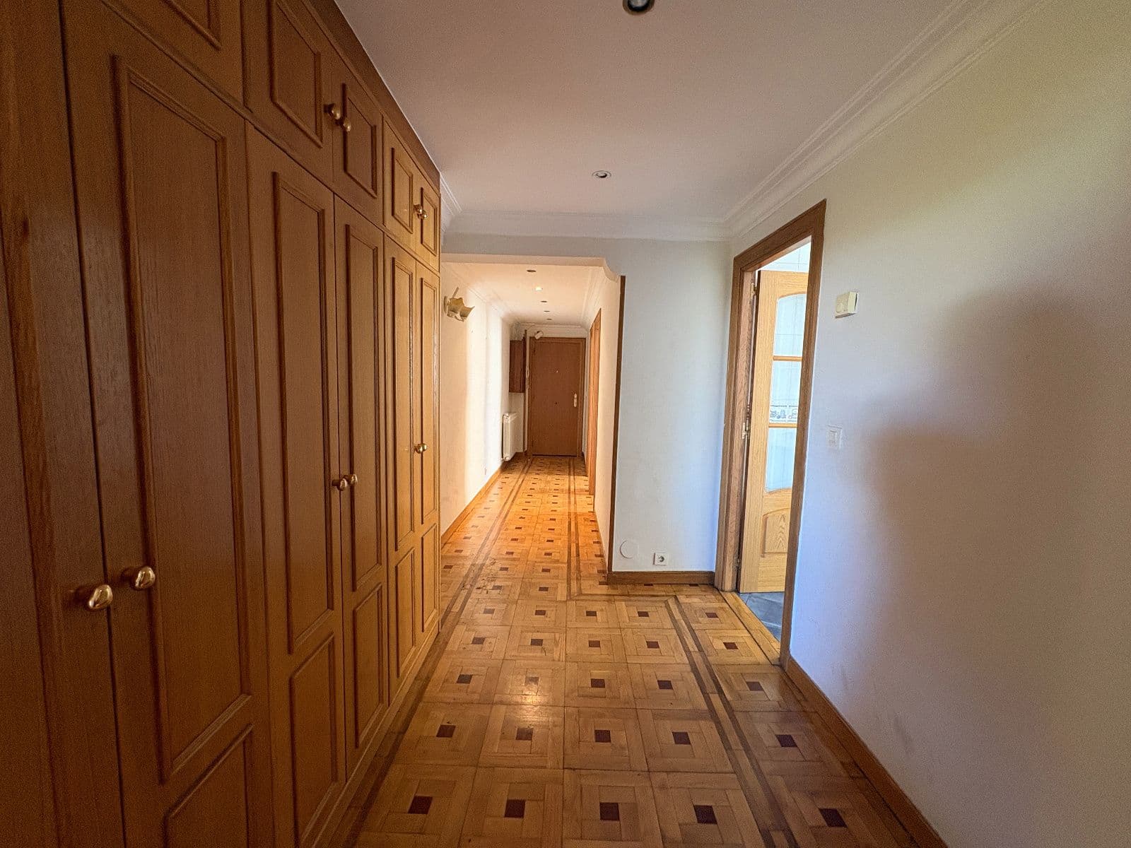 Se vende piso en Angulema con vistas al Corte Inglés. - imagen 23