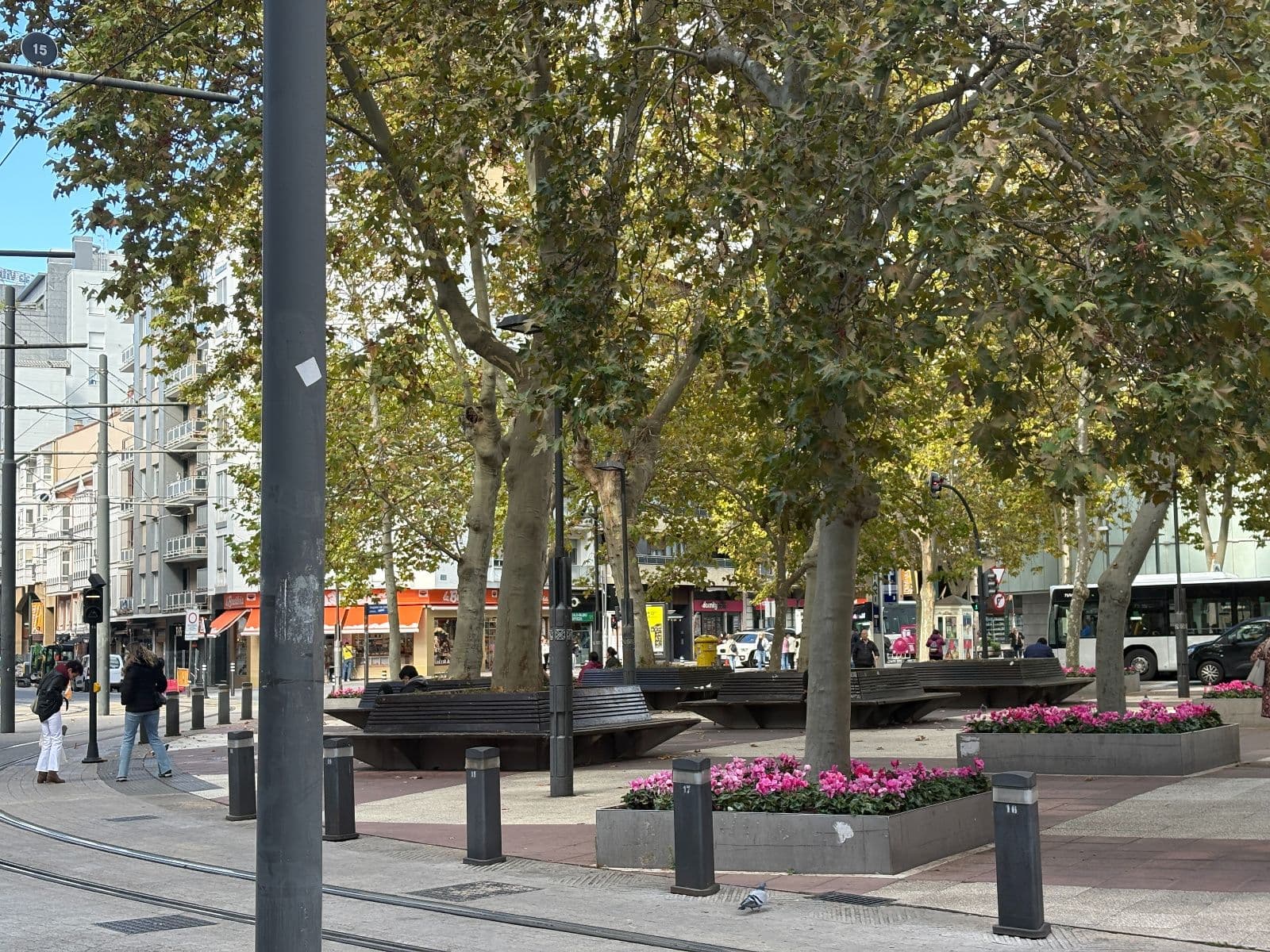 Se vende piso en Angulema con vistas al Corte Inglés. - imagen 32