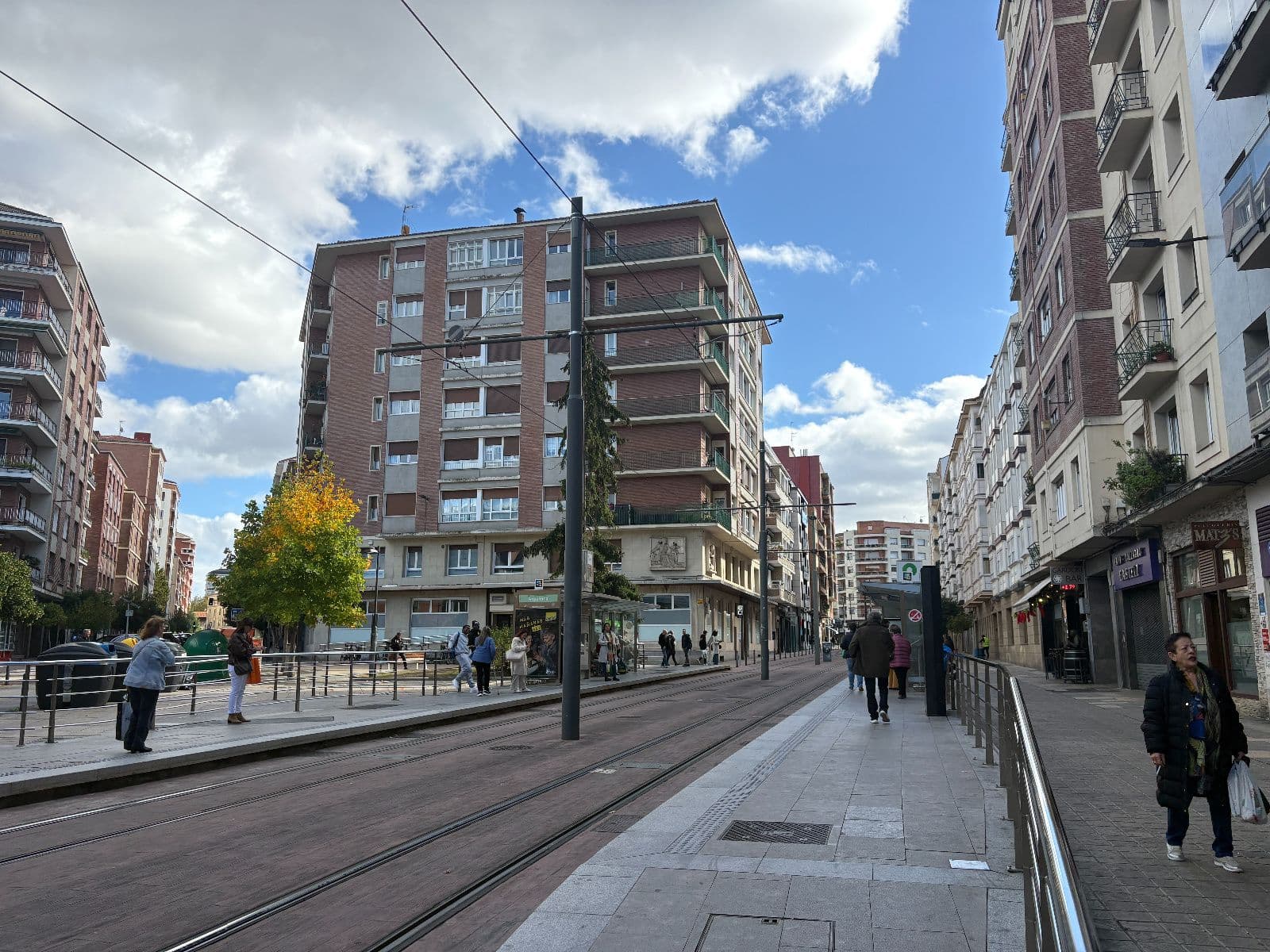Se vende piso en Angulema con vistas al Corte Inglés. - imagen 33